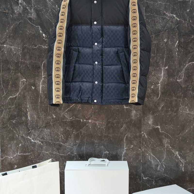 G*u*i down coat